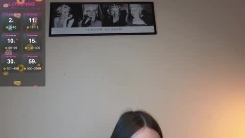 Snapshot of foxxy_girl_ chatting on 09.28.25 andice online show from 09.28.25