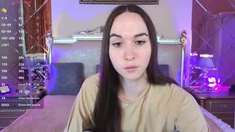 Snapshot of foxxy_girl_ chatting on 10.14.25 andice online show from 10.14.25