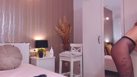 Snapshot of foxyadele_ chatting on 01.21.25 Adela - Single mom. 40 y online show from 01.21.25