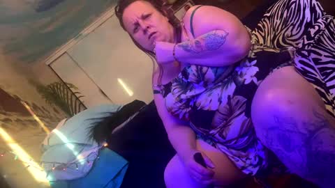 Snapshot of foxyladysback923 chatting on 02.04.25 foxyladysback923 online show from 02.04.25