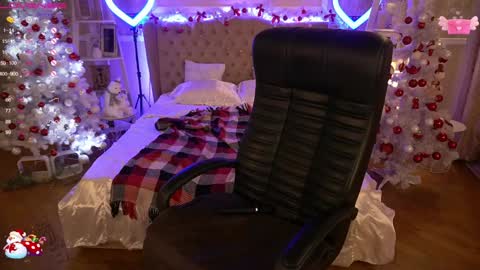 Snapshot of foxyshyyy chatting on 12.15.24 Inna online show from 12.15.24