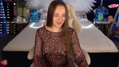 Snapshot of foxyshyyy chatting on 10.09.25 Inna online show from 10.09.25