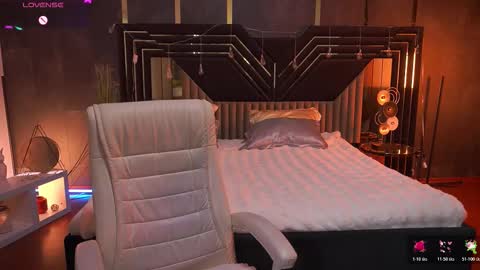 Snapshot of foxyykate chatting on 02.13.26 Kate online show from 02.13.26