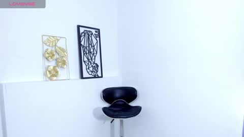 Snapshot of fran_dess chatting on 02.25.25 FRAN DESS online show from 02.25.25