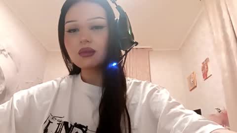 Snapshot of francedoegg chatting on 02.27.26 Alice online show from 02.27.26