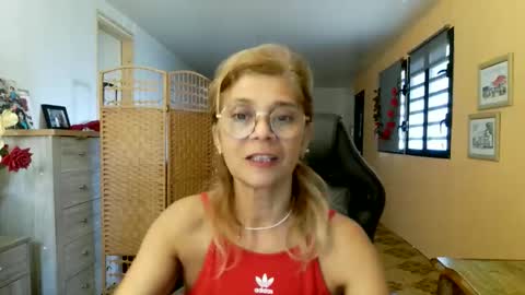 Snapshot of francelune chatting on 05.03.26 francelune online show from 05.03.26