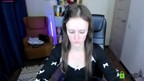 Snapshot of francescacollins chatting on 12.24.24 Fran online show from 12.24.24