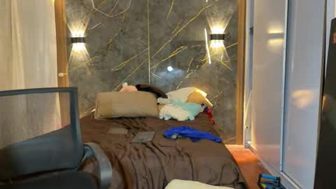 Snapshot of francheska_baby chatting on 09.26.25 Dynamic roles online show from 09.26.25