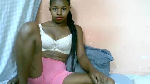 Snapshot of franciefrancie chatting on 03.01.25 francilla online show from 03.01.25