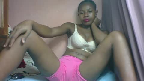 Snapshot of franciefrancie chatting on 03.01.25 francilla online show from 03.01.25