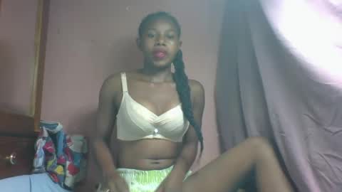 Snapshot of franciefrancie chatting on 03.02.25 francilla online show from 03.02.25