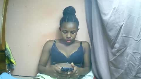 Snapshot of franciefrancie chatting on 03.04.25 francilla online show from 03.04.25