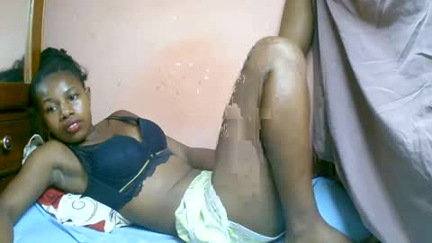 Snapshot of franciefrancie chatting on 03.04.25 francilla online show from 03.04.25