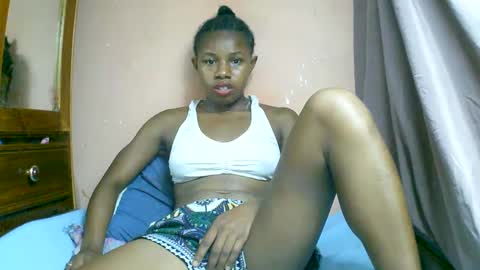 Snapshot of franciefrancie chatting on 03.05.25 francilla online show from 03.05.25