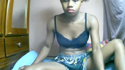 Snapshot of franciefrancie chatting on 03.06.25 francilla online show from 03.06.25