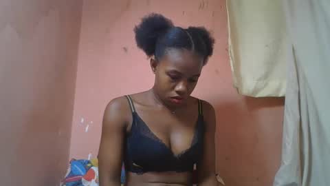 Snapshot of franciefrancie chatting on 03.12.25 francilla online show from 03.12.25