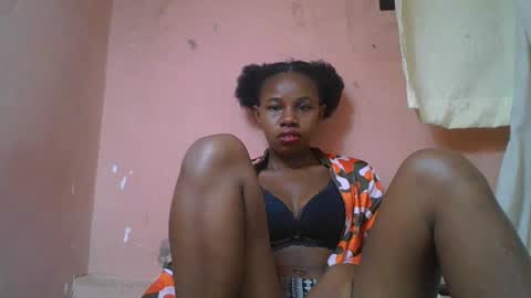 Snapshot of franciefrancie chatting on 03.12.25 francilla online show from 03.12.25