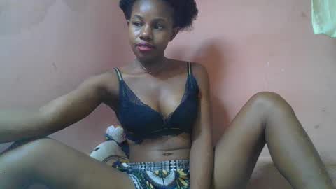 Snapshot of franciefrancie chatting on 03.12.25 francilla online show from 03.12.25