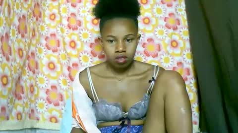 Snapshot of franciefrancie chatting on 09.27.25 francilla online show from 09.27.25