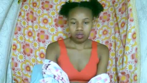 Snapshot of franciefrancie chatting on 10.28.25 francilla online show from 10.28.25