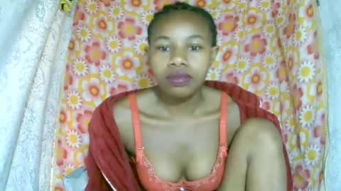 Snapshot of franciefrancie chatting on 11.06.25 francilla online show from 11.06.25