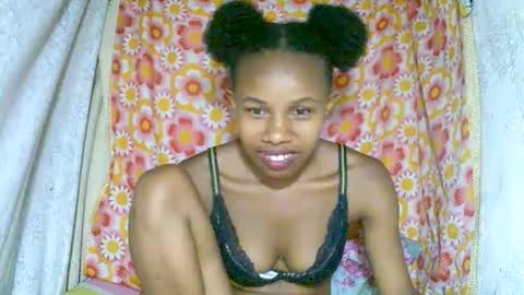 Snapshot of franciefrancie chatting on 11.17.25 francilla online show from 11.17.25