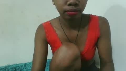 Snapshot of francinealdy chatting on 10.05.25 francinealdy online show from 10.05.25