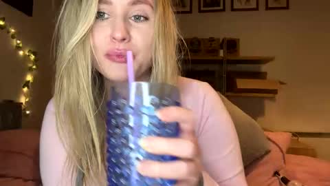 Snapshot of francis_digby chatting on 01.26.25 Francis Digby online show from 01.26.25