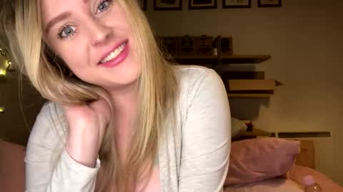 Snapshot of francis_digby chatting on 03.05.25 Francis Digby online show from 03.05.25