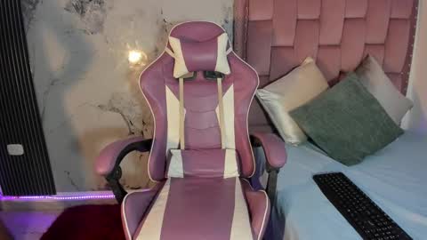 Laura online show from 09.15.25