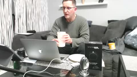 Snapshot of frank49m chatting on 02.12.25 Frank online show from 02.12.25