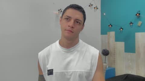 Snapshot of frank_millers chatting on 09.29.25 Frank online show from 09.29.25