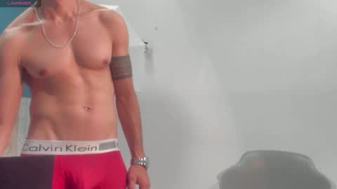 Snapshot of frank_millers chatting on 10.08.25 Frank online show from 10.08.25