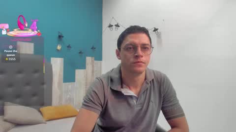 Snapshot of frank_millers chatting on 10.15.25 Frank online show from 10.15.25