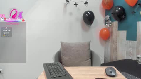 Snapshot of frank_millers chatting on 10.21.25 Frank online show from 10.21.25