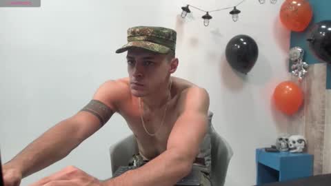 Snapshot of frank_millers chatting on 10.22.25 Frank online show from 10.22.25