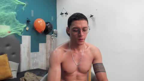 Snapshot of frank_millers chatting on 11.04.25 Frank online show from 11.04.25