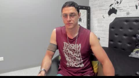 Snapshot of frank_millers chatting on 11.12.25 Frank online show from 11.12.25