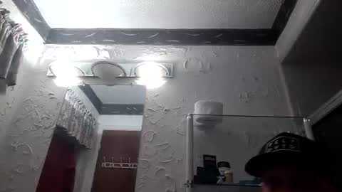 Snapshot of frankieblueeyes4u chatting on 04.06.26 Famous Blue Eyes online show from 04.06.26