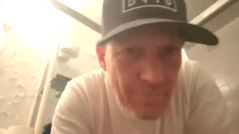 Snapshot of frankieblueeyes4u chatting on 04.06.26 Famous Blue Eyes online show from 04.06.26