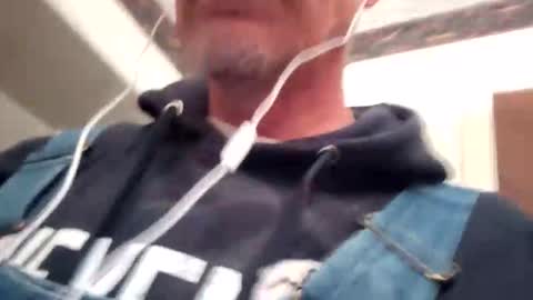 Snapshot of frankieblueeyes4u chatting on 04.07.26 Famous Blue Eyes online show from 04.07.26