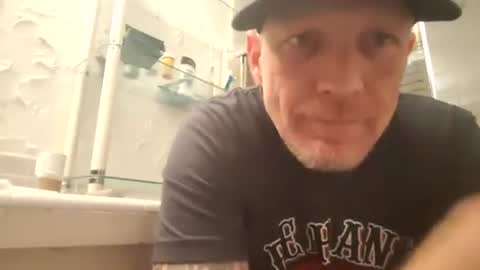 Snapshot of frankieblueeyes4u chatting on 04.08.26 Famous Blue Eyes online show from 04.08.26