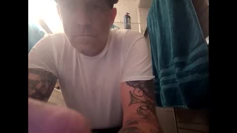 Snapshot of frankieblueeyes4u chatting on 04.14.26 Famous Blue Eyes online show from 04.14.26