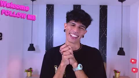 Snapshot of franvill_trato chatting on 10.16.25 Franvill trato online show from 10.16.25