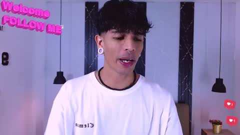 Snapshot of franvill_trato chatting on 10.17.25 Franvill trato online show from 10.17.25