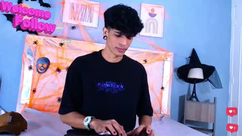 Snapshot of franvill_trato chatting on 10.21.25 Franvill trato online show from 10.21.25