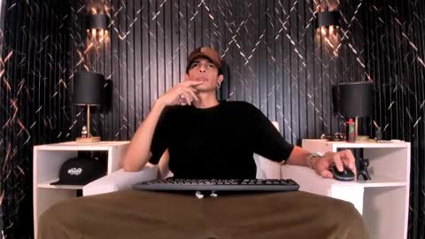 Snapshot of franvill_trato chatting on 11.19.25 Franvill trato online show from 11.19.25