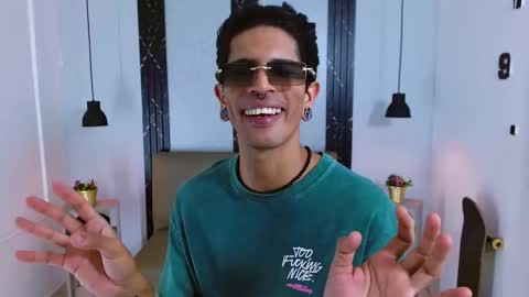 Snapshot of franvill_trato chatting on 11.22.25 Franvill trato online show from 11.22.25