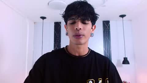 Snapshot of franvill_trato chatting on 11.25.25 Franvill trato online show from 11.25.25