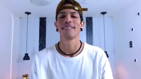 Snapshot of franvill_trato chatting on 11.28.25 Franvill trato online show from 11.28.25